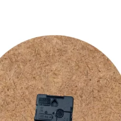 Zoom sur le bois naturel utilisé pour l’horloge murale personnalisée
