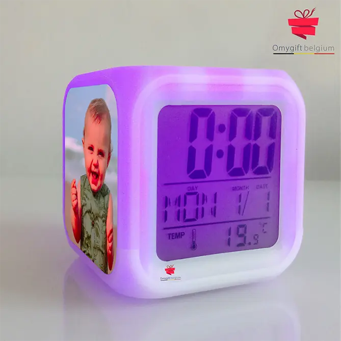 Réveil numérique lumineux personnalisable 1 Réveil numérique à effet lumineux personnalisable