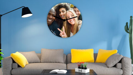 Horloge murale en verre personnalisée – Image 2